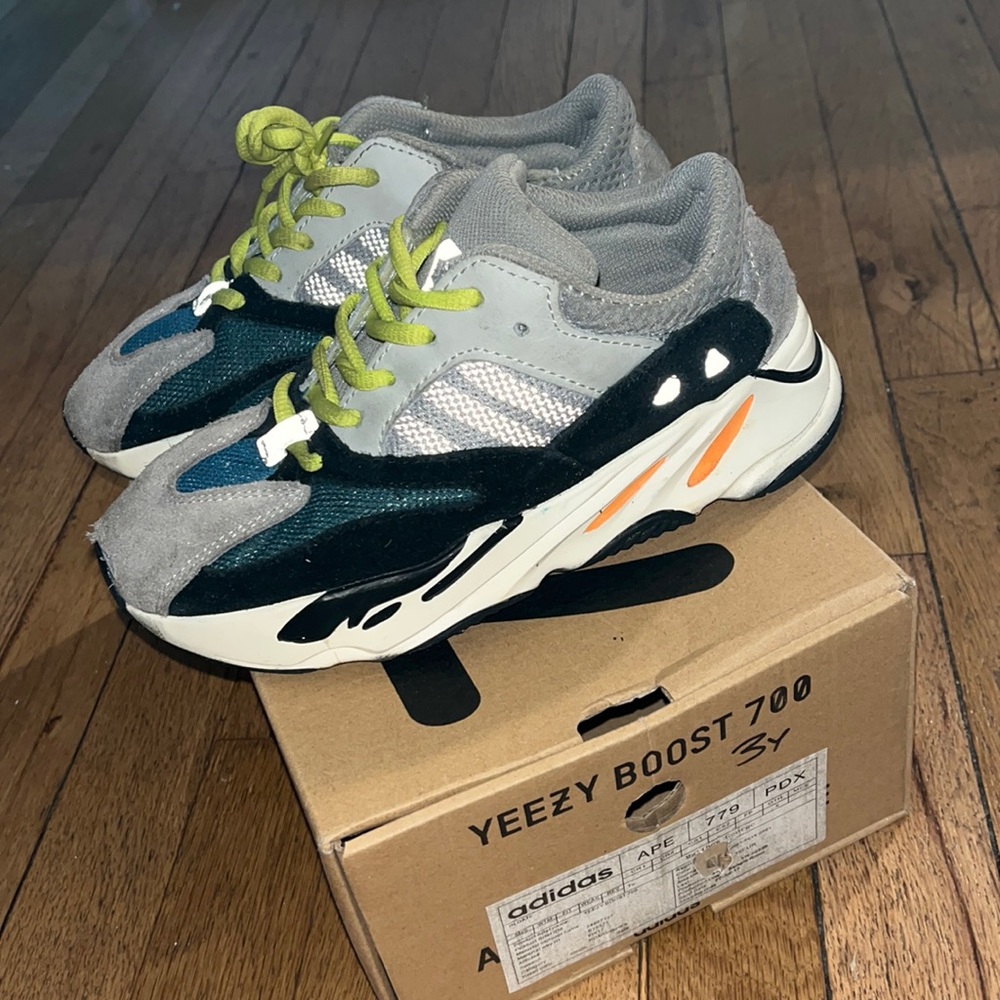 Yeezy 700 Wave Runner